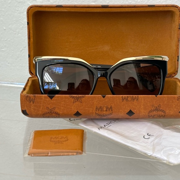 MCM Black & Gold Cat-Eye Sunglasses – Made in Italy – New Condition 🕶️ - Picture 8 of 14